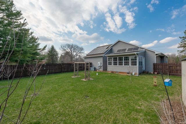 2206 S Old Ditch Road, Warsaw, IN 46580