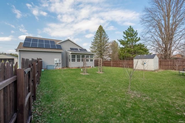 2206 S Old Ditch Road, Warsaw, IN 46580