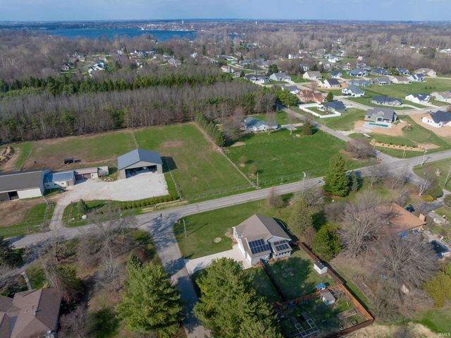 2206 S Old Ditch Road, Warsaw, IN 46580