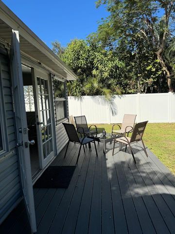 601 N Pennock Lane, Jupiter, FL 33458