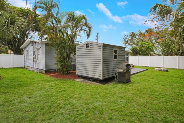 601 N Pennock Lane, Jupiter, FL 33458