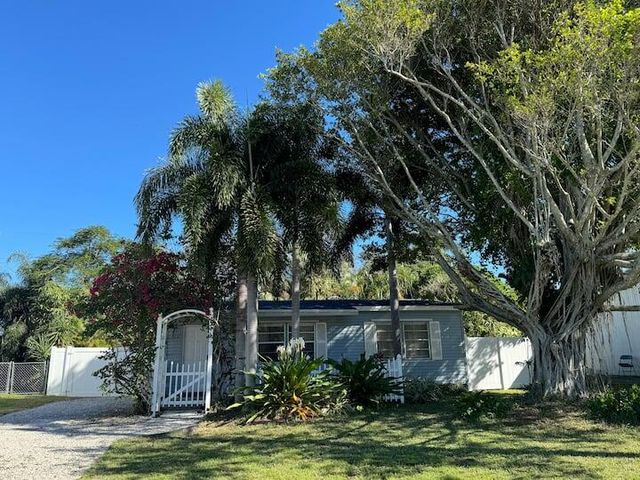 601 N Pennock Lane, Jupiter, FL 33458