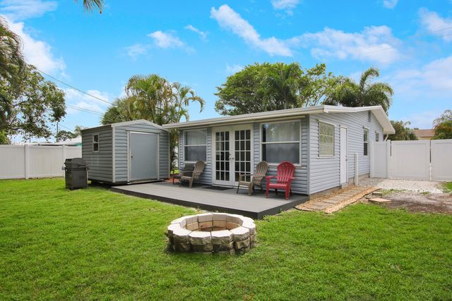 601 N Pennock Lane, Jupiter, FL 33458