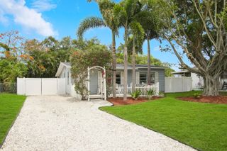 601 N Pennock Lane, Jupiter, FL 33458