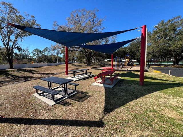 7715 WILLOW PARK DRIVE, Temple Terrace, FL 33637