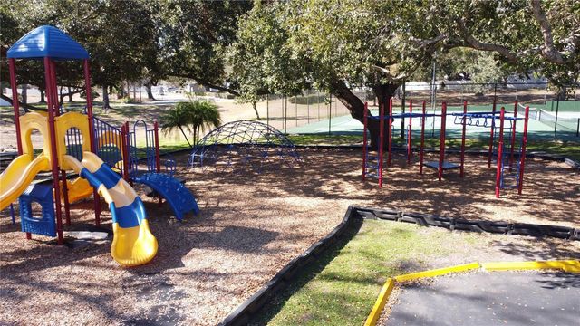 7715 WILLOW PARK DRIVE, Temple Terrace, FL 33637