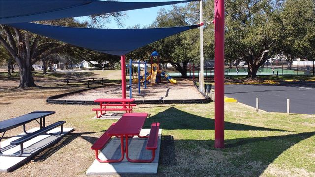 7715 WILLOW PARK DRIVE, Temple Terrace, FL 33637