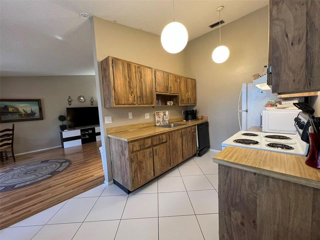 7715 WILLOW PARK DRIVE, Temple Terrace, FL 33637