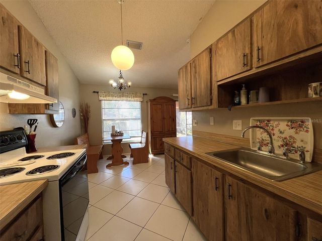 7715 WILLOW PARK DRIVE, Temple Terrace, FL 33637