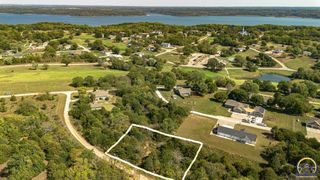 6472 Ridge View Dr, Ozawkie, KS 66070