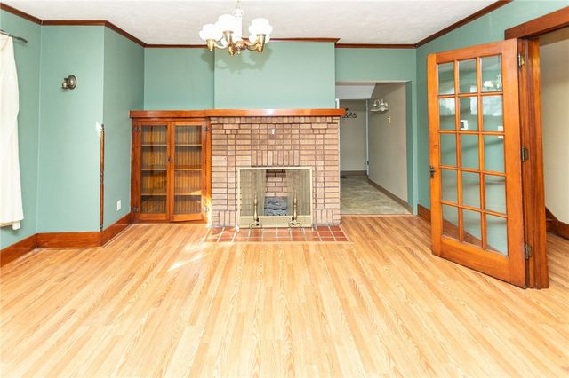 1208 Sycamore St, Connellsville, PA 15425