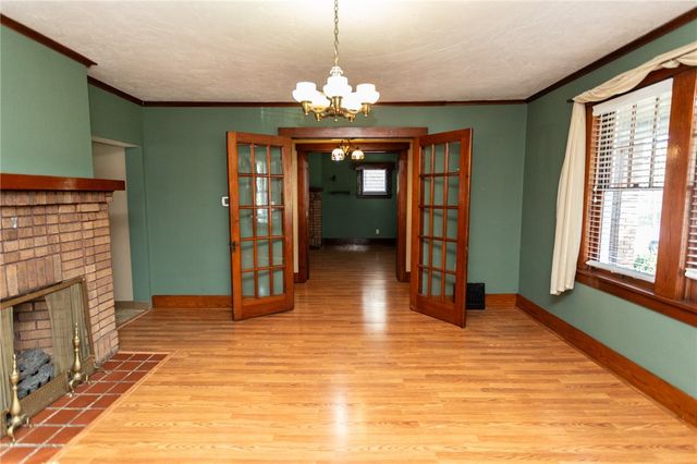 1208 Sycamore St, Connellsville, PA 15425