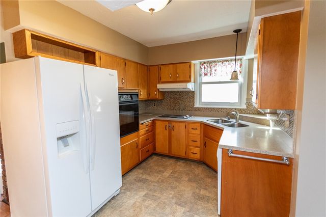 1208 Sycamore St, Connellsville, PA 15425