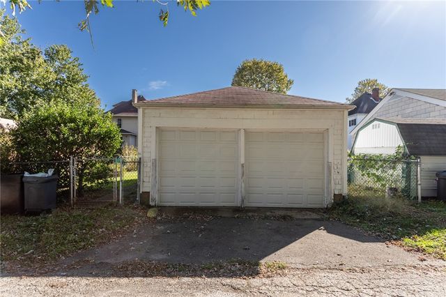 1208 Sycamore St, Connellsville, PA 15425