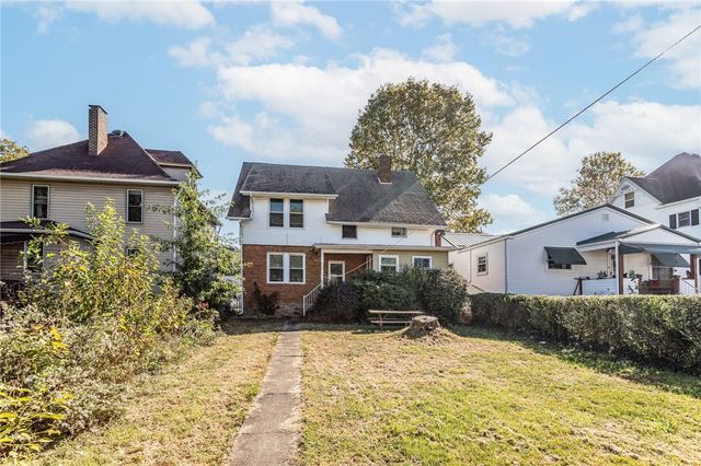 1208 Sycamore St, Connellsville, PA 15425