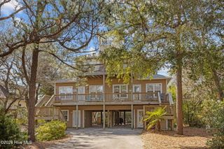 117 Jackson Avenue N, Emerald Isle, NC 28594