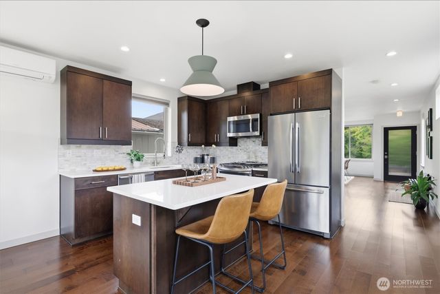 6114 8th Avenue NW, Seattle, WA 98107