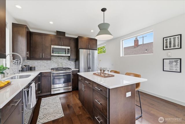 6114 8th Avenue NW, Seattle, WA 98107