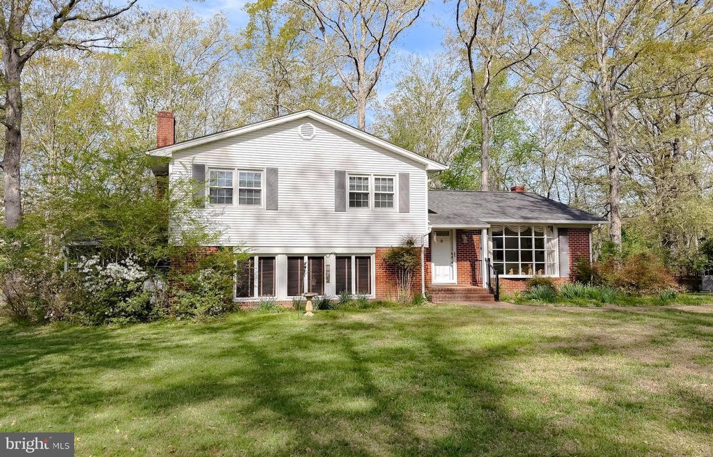 Image 1 of property listing at 22925 MAPLE RD, Lexington Park, MD 20653