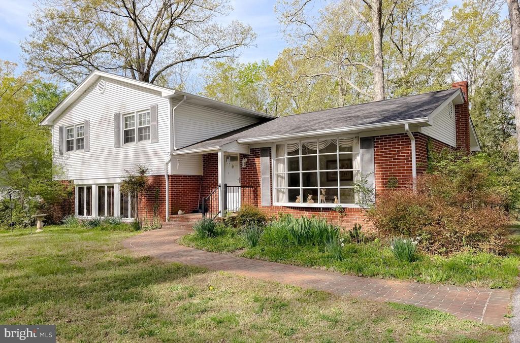 Image 4 of property listing at 22925 MAPLE RD, Lexington Park, MD 20653