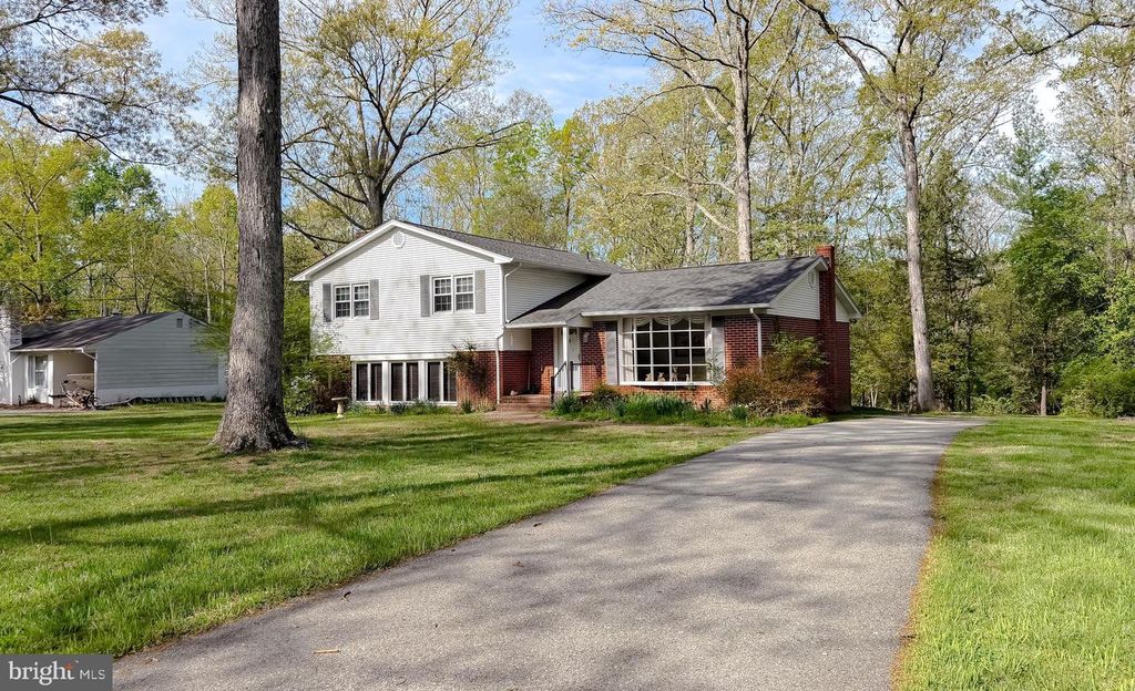 Image 5 of property listing at 22925 MAPLE RD, Lexington Park, MD 20653