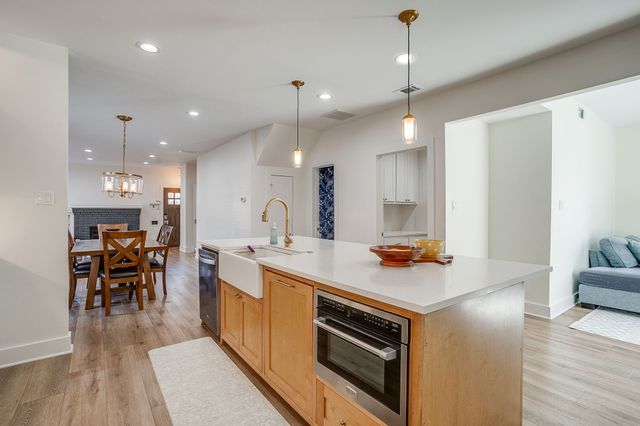 1804 Thomas Place, Fort Worth, TX 76107