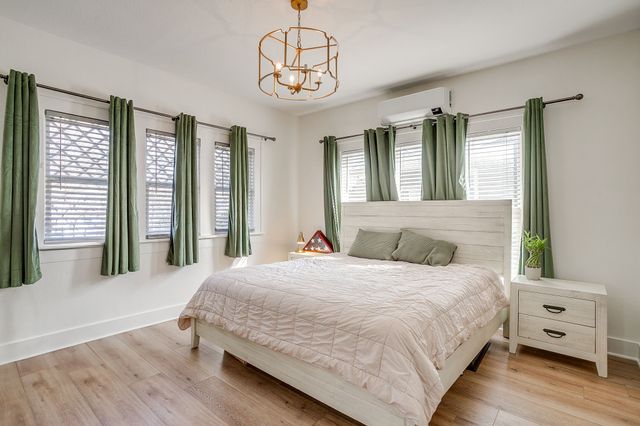 1804 Thomas Place, Fort Worth, TX 76107