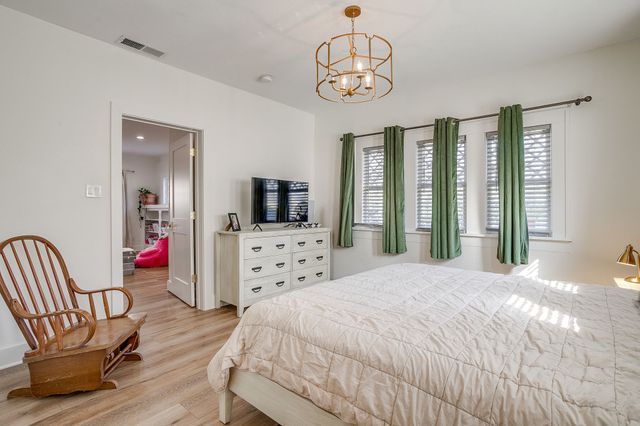 1804 Thomas Place, Fort Worth, TX 76107