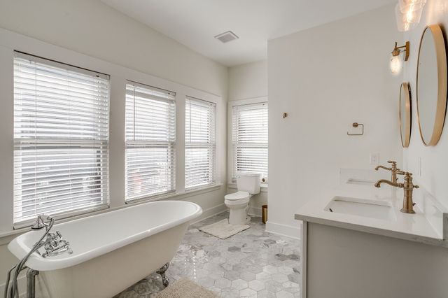 1804 Thomas Place, Fort Worth, TX 76107