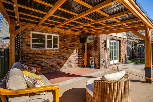 1804 Thomas Place, Fort Worth, TX 76107