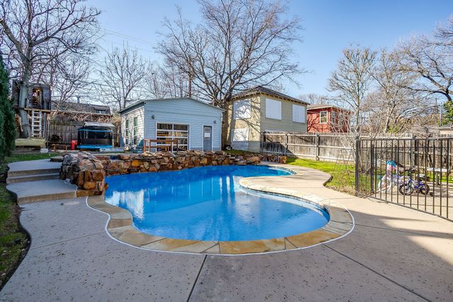 1804 Thomas Place, Fort Worth, TX 76107