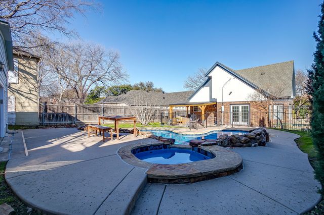 1804 Thomas Place, Fort Worth, TX 76107