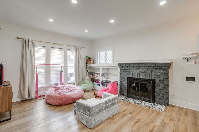 1804 Thomas Place, Fort Worth, TX 76107