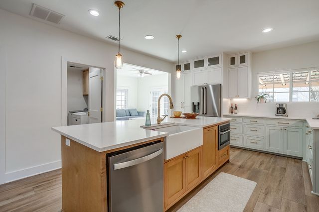 1804 Thomas Place, Fort Worth, TX 76107