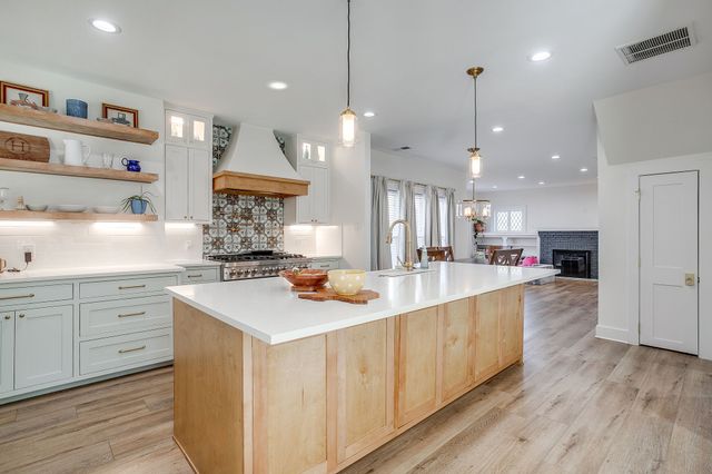 1804 Thomas Place, Fort Worth, TX 76107