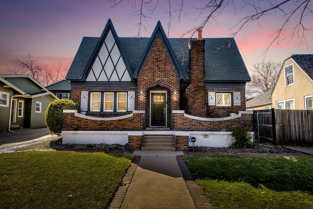 1804 Thomas Place, Fort Worth, TX 76107