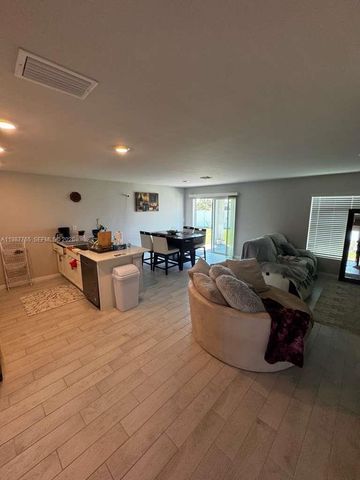 9013 Meadow Cir, La Belle, FL 33935