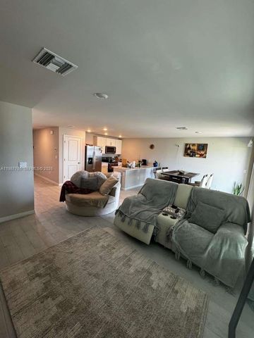 9013 Meadow Cir, La Belle, FL 33935