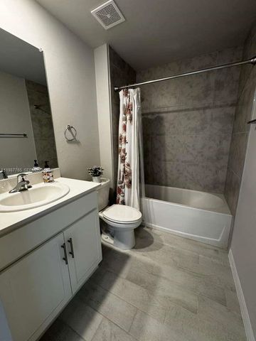 9013 Meadow Cir, La Belle, FL 33935