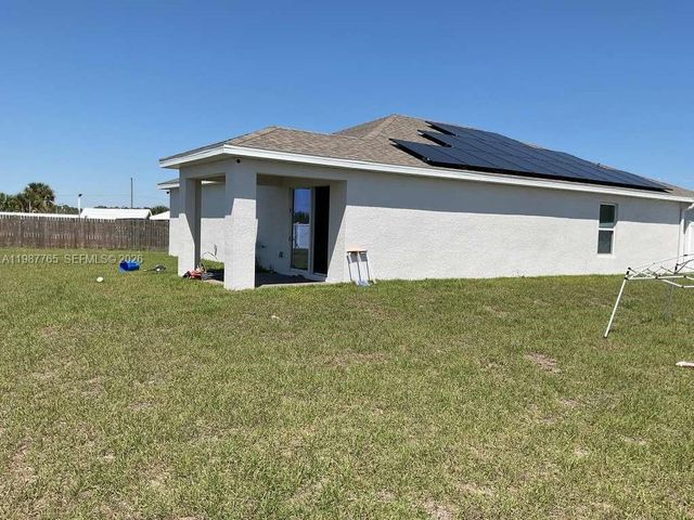 9013 Meadow Cir, La Belle, FL 33935