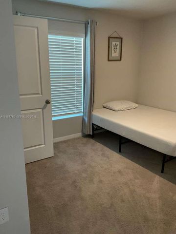 9013 Meadow Cir, La Belle, FL 33935