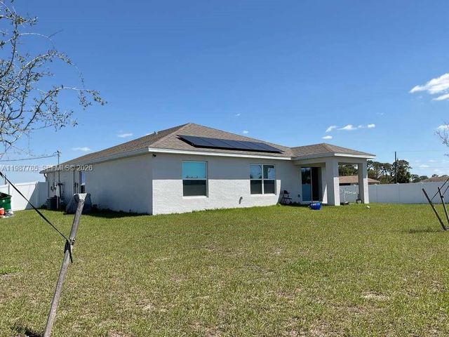 9013 Meadow Cir, La Belle, FL 33935