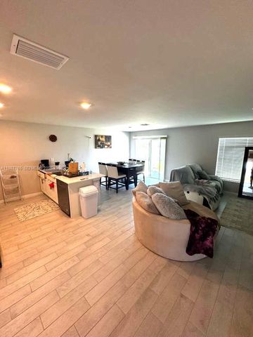 9013 Meadow Cir, La Belle, FL 33935