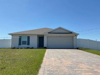 9013 Meadow Cir, La Belle, FL 33935