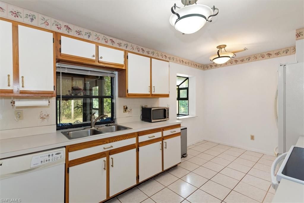824 SW 13th AVE, CAPE CORAL, FL 33991 — photo 5