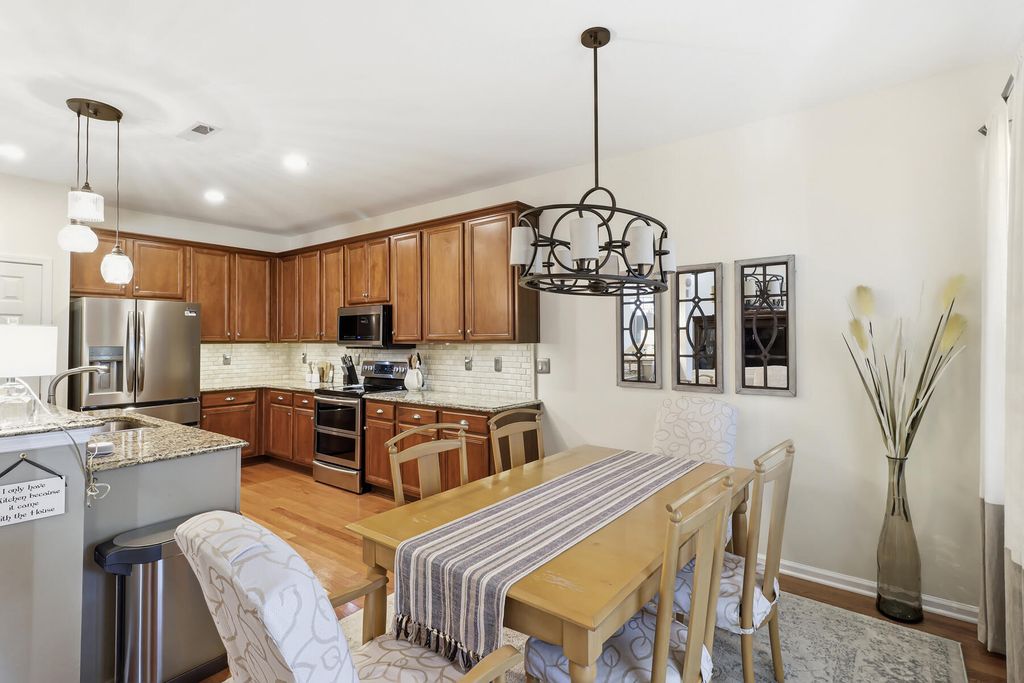 Image 8 of property listing at 1618 Indaba Way, Charleston, SC 29414