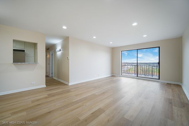 900 W Sunset Drive 505, Glenwood, IL 60425