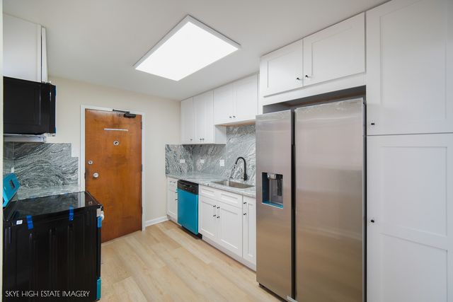 900 W Sunset Drive 505, Glenwood, IL 60425