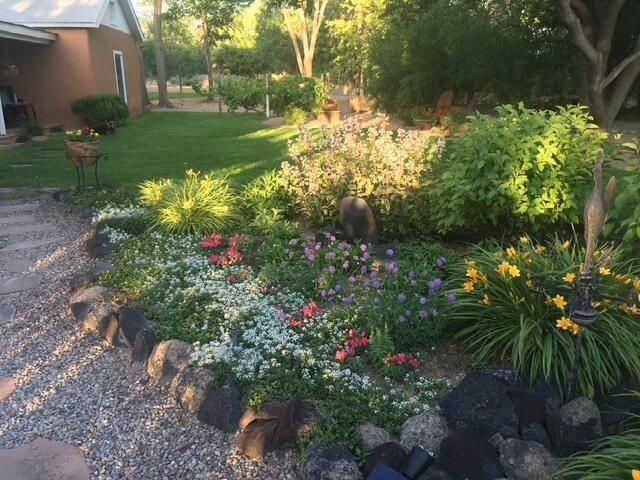 253 Old Church Road, Corrales, NM 87048