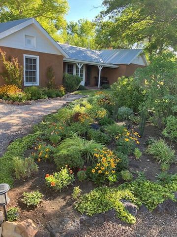 253 Old Church Road, Corrales, NM 87048